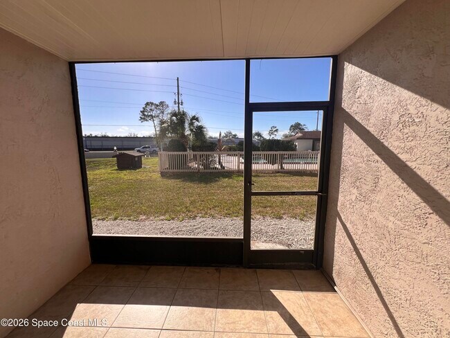 Building Photo - 1011 Clearmont St NE