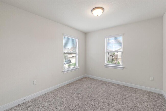 Building Photo - 14011 Hedera Dr