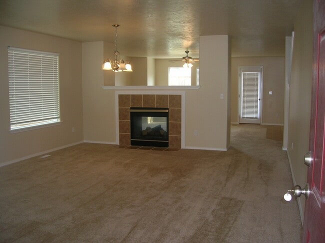 Building Photo - Nice home located in SE Boise near Les Bois Jr. High