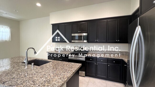 Building Photo - Newer 3bd/2.5ba West Sacramento Home with 2 Car Garage!