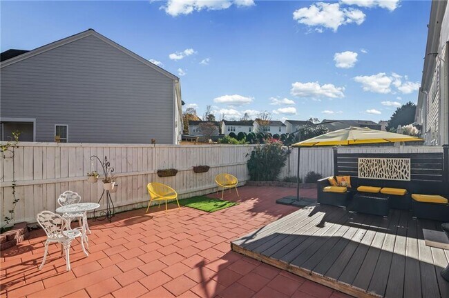 Building Photo - 266 Balaban Cir