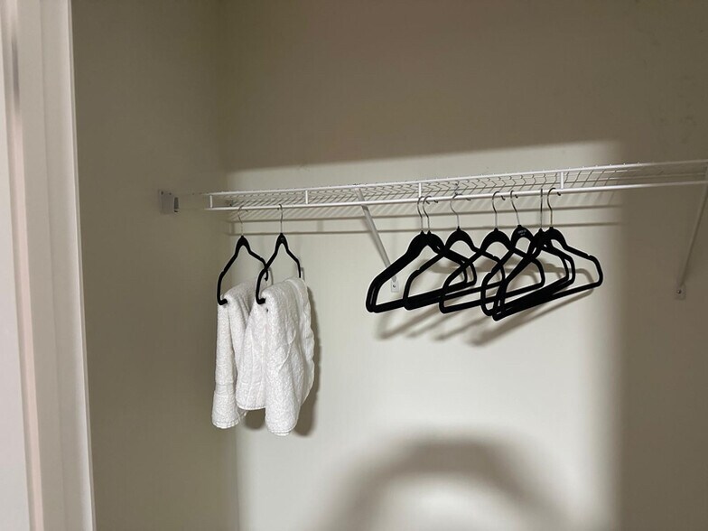 Building Photo - 521 Greyhound Ct