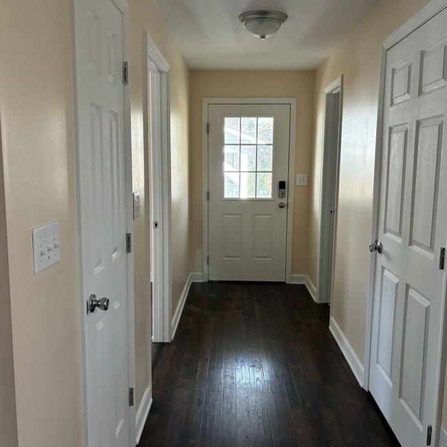 Building Photo - 4 Bedroom 3 Bath Home in Winnabow, NC