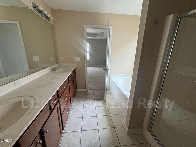 Building Photo - 4 White Spruce Ct