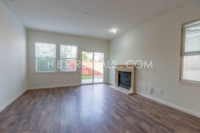 Building Photo - Charming 3-Bed, 3-Bath with 2,037 Sq Ft of Comfort in Mountain House!