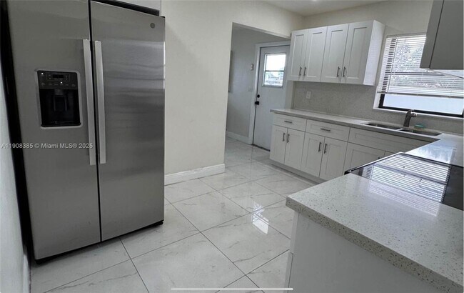 Building Photo - 6830 Tyler St