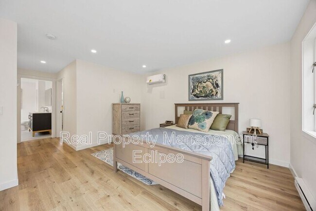 Building Photo - 742 N 90th St