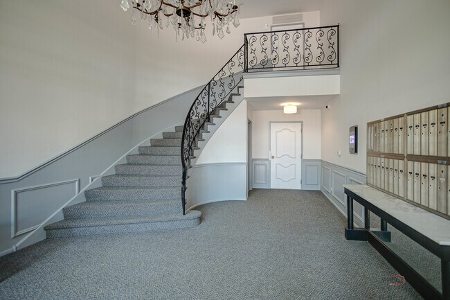 Building Photo - 1220 Park Ave W