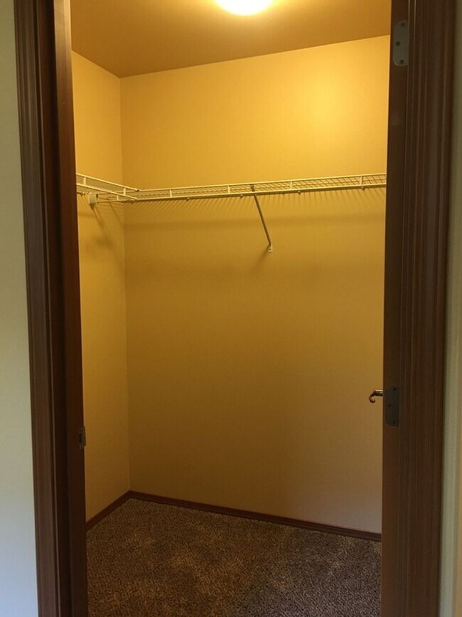 Building Photo - 1737 Stremler Dr