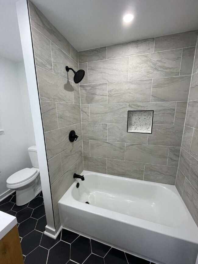 Building Photo - 107 Shoup St