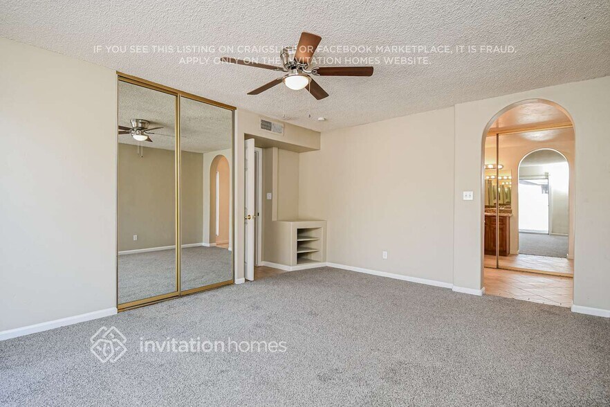 Building Photo - 2742 S Las Palmas