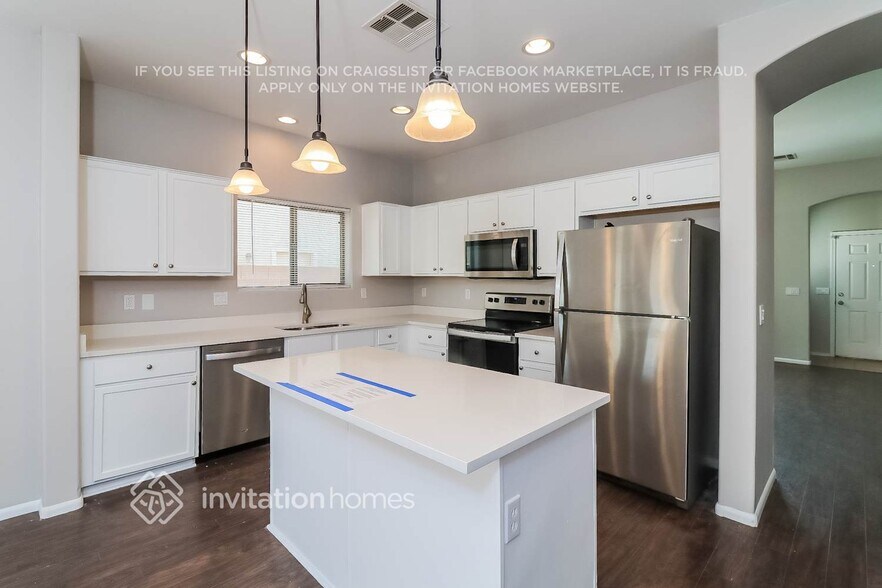 Building Photo - 22008 W Hadley St