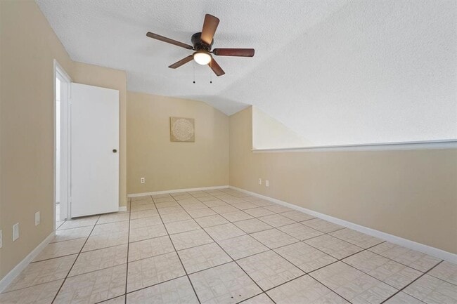 Building Photo - 10855 Meadowglen Ln