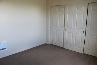 Building Photo - 304 N Willow St