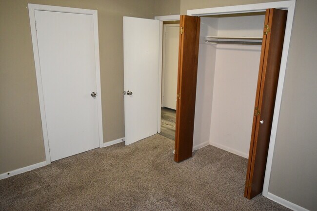 Building Photo - 5700 Palo Alto Dr