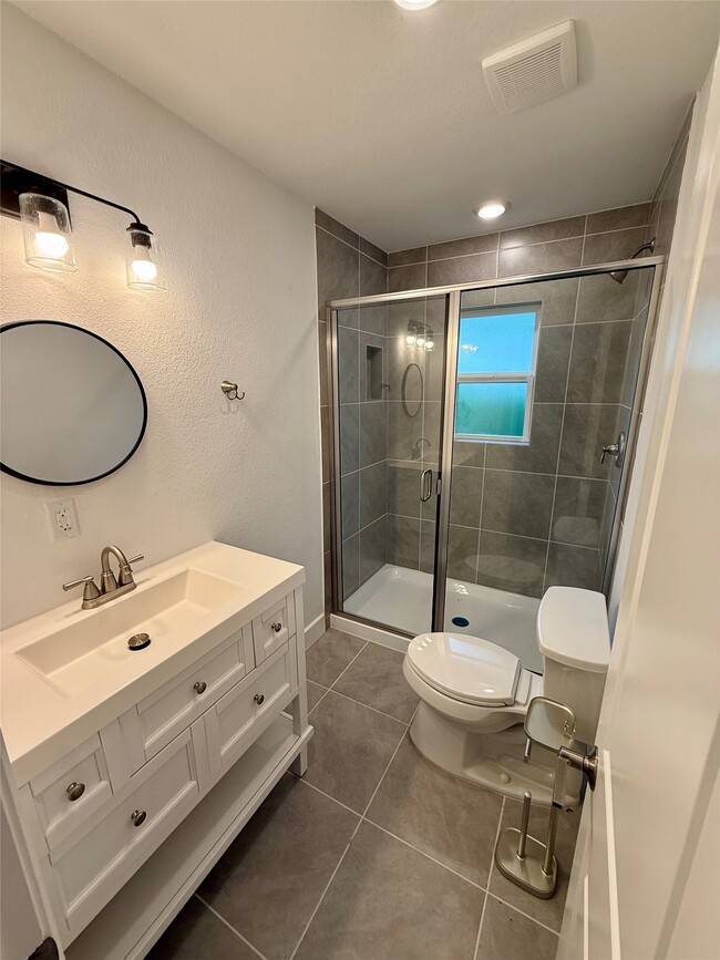 Building Photo - 520 McGuire Ln