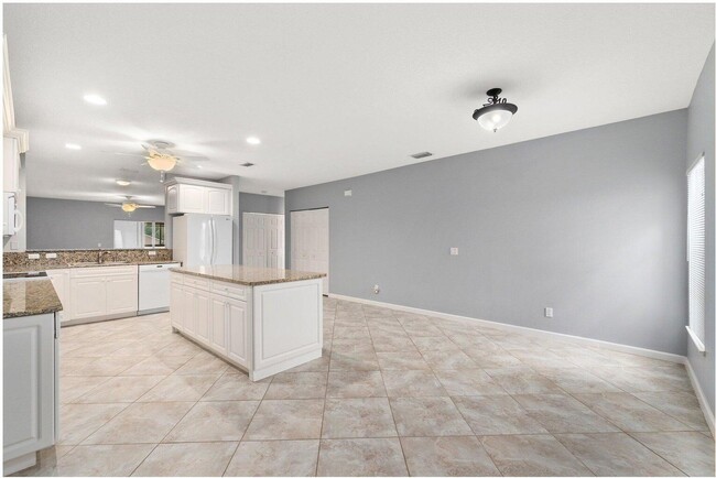 Building Photo - 2087 SE Wild Meadow Cir