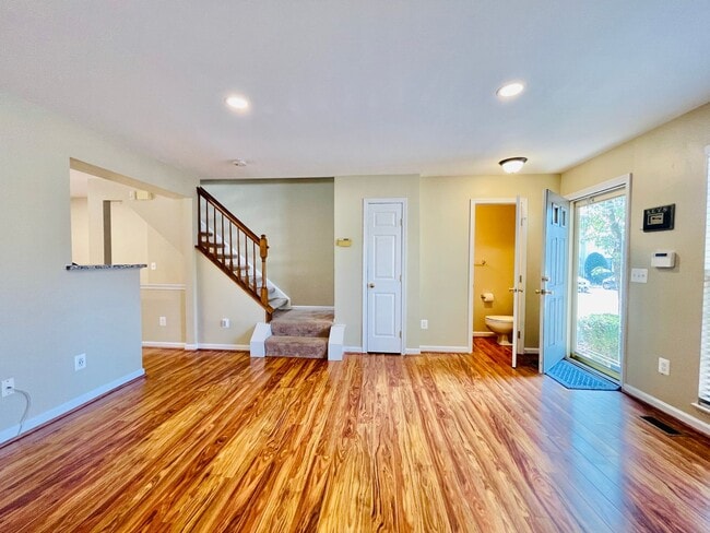 Building Photo - GORGEOUS TOWNHOUSE - MANASSAS