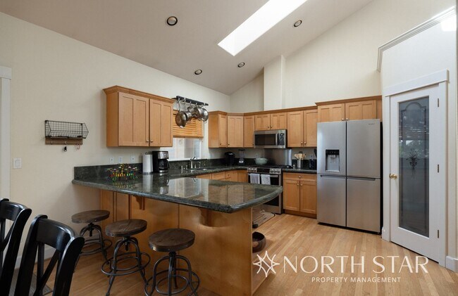 Building Photo - Spacious Bend 3 bed/2 bath Residence w/ Of...
