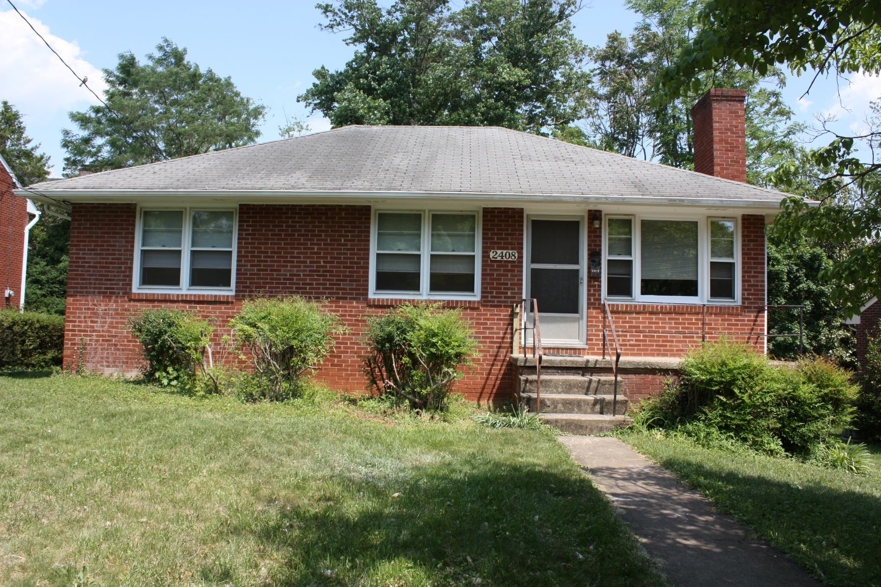 Building Photo - 2408 Sunset Rd