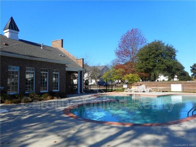 Building Photo - 13247 Savannah Point Dr