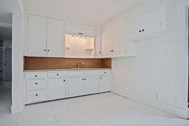 Building Photo - 609 SW 30th St