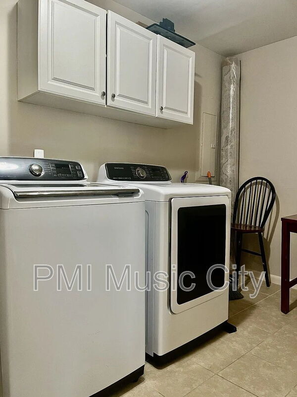 Building Photo - 322 Arrington St