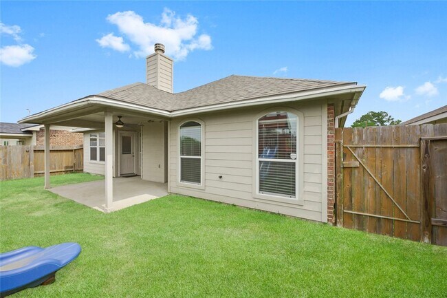 Building Photo - 24811 Sandusky Dr