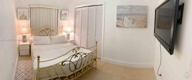 Building Photo - 2724 SW 34th Ct