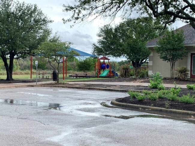 Building Photo - 11224 Dunlop Terrace