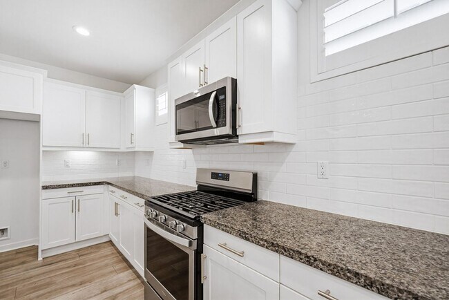 Building Photo - NEW LISTING 4 Bedroom, 3 Bathroom, 2 Garage Detached Condominium, with HVAC, Tankless Water Heate...