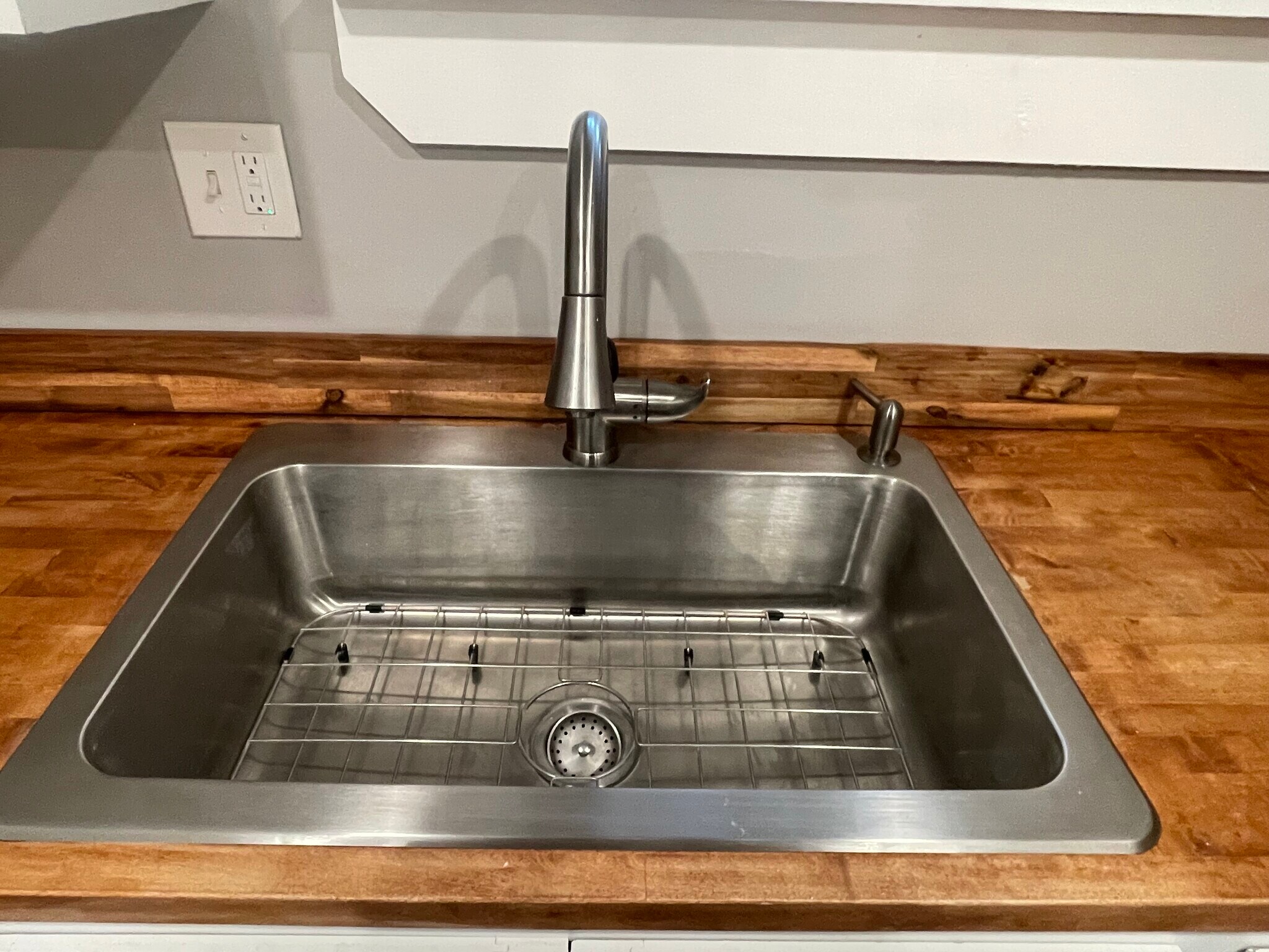 Building Photo - 1389 Broadway