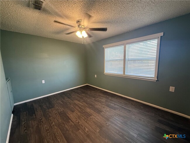 Building Photo - 200 Olsens Acres