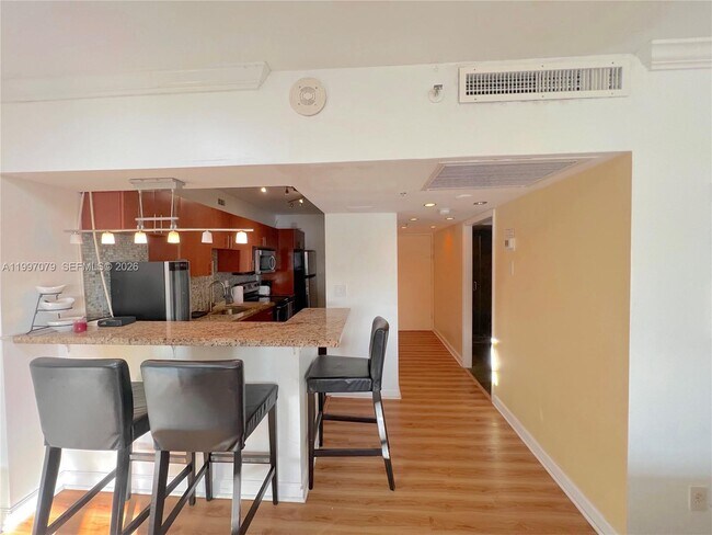 Building Photo - 100 Lincoln Rd