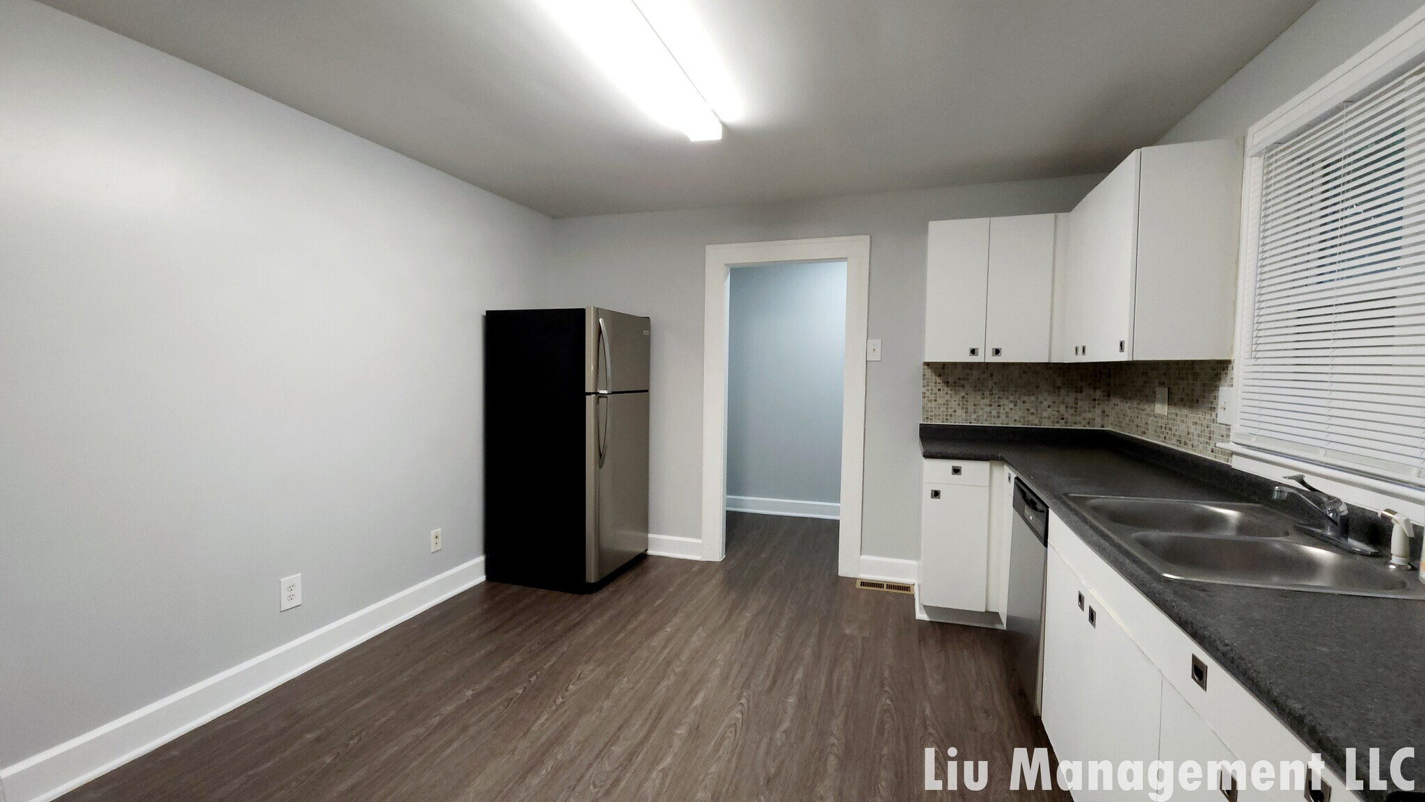 Building Photo - 1029 N Holmes Ave