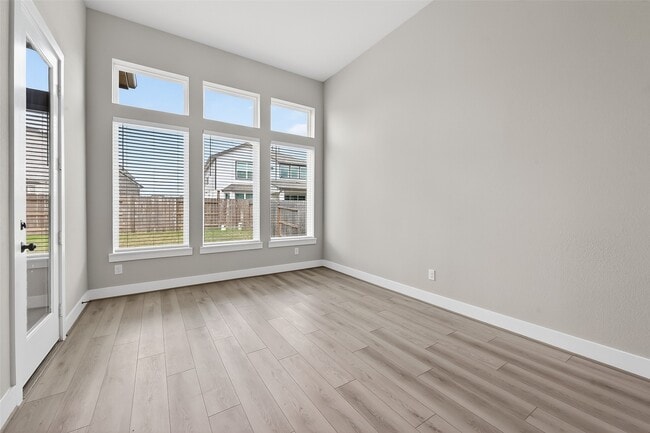 Building Photo - 2022 Serene Spgs Dr