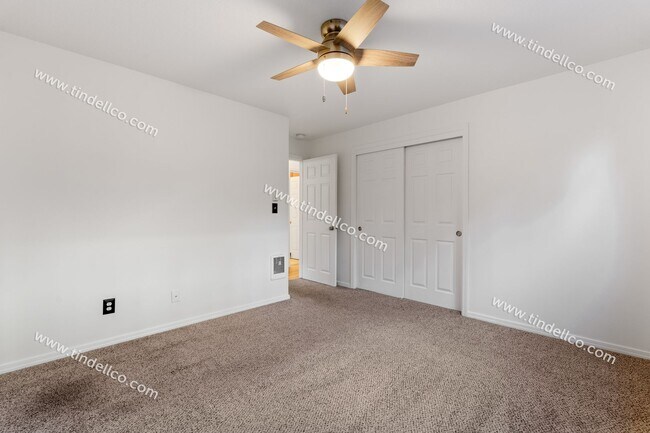 Building Photo - Cozy Multnomah Village Condo- Water, Sewer and Garbage included!