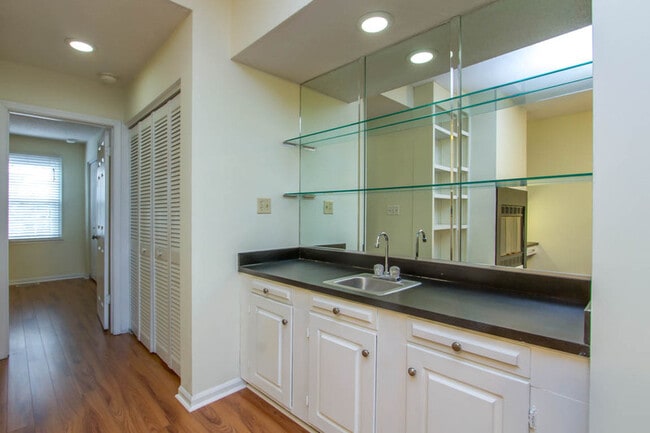 Building Photo - 1210 Stockley Gardens