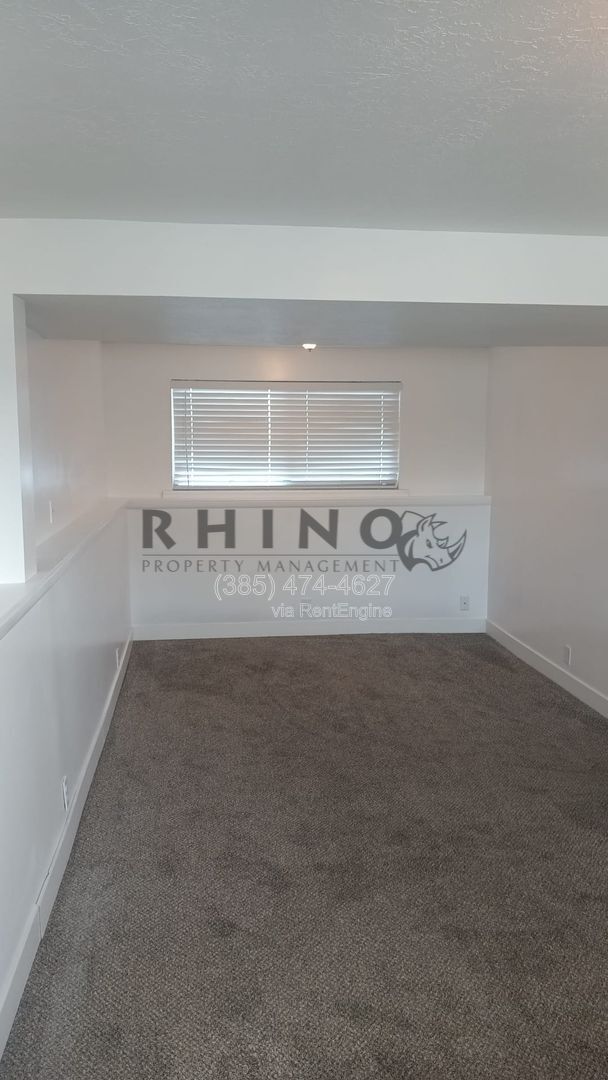 Building Photo - 983 E Dry Gulch Cir