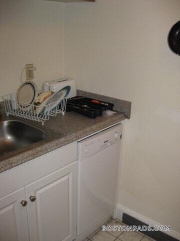 Building Photo - 833 Beacon St