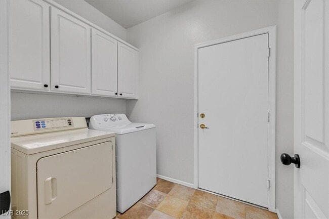 Building Photo - 1660 Rockcrest Hills Ave