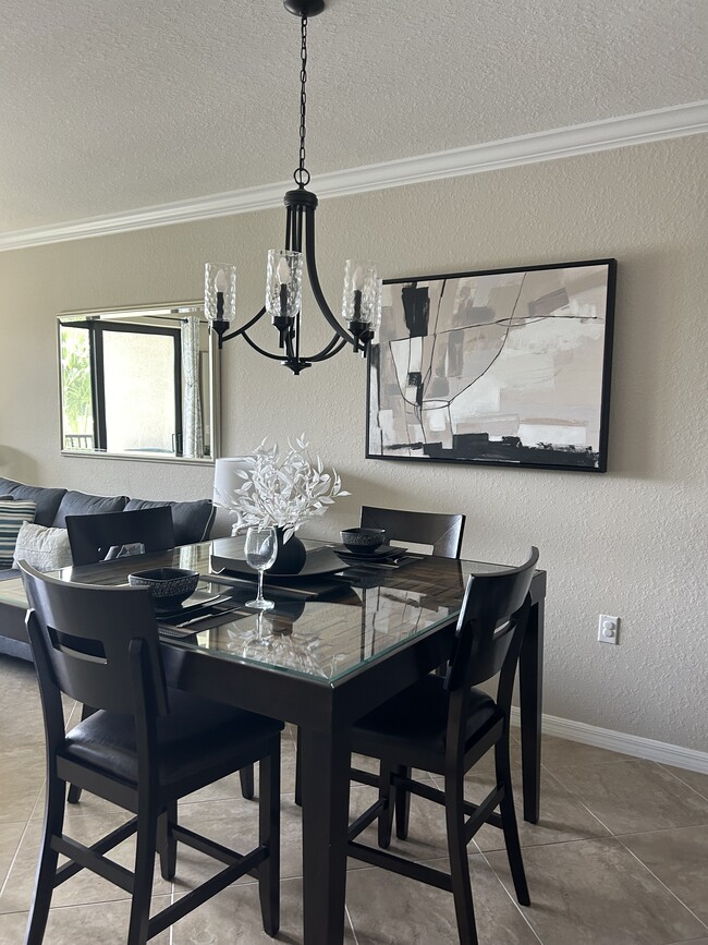 Dining area - 17006 Vardon Ter