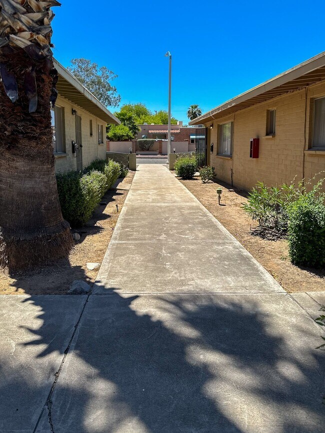 Building Photo - 1233 E Drachman St