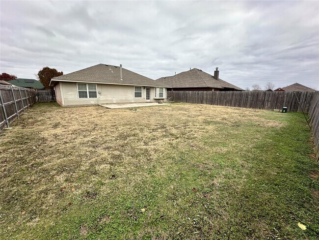 Building Photo - 6020 SE 86th St