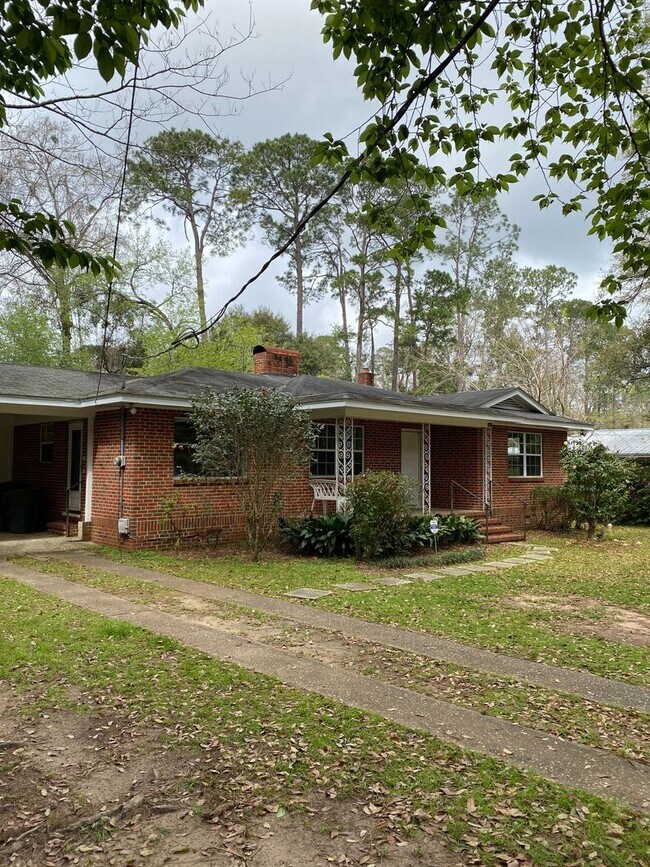 Building Photo - Adorable Brick Home in Betton Hills