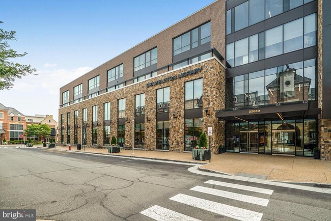 Building Photo - 22664 Amberjack Square