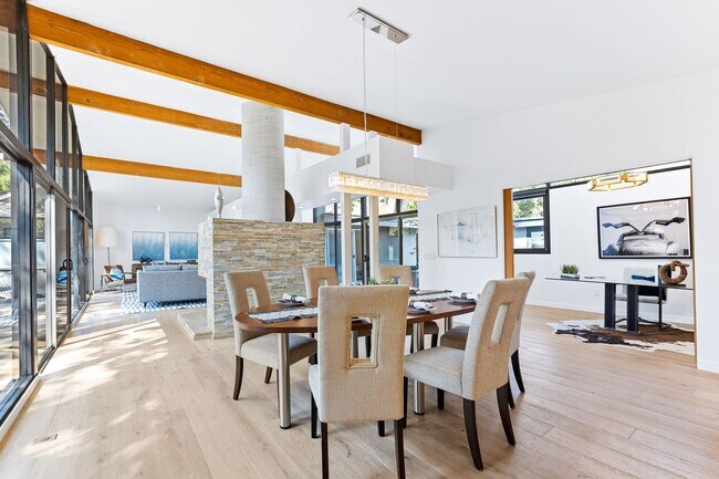 Building Photo - 6225 Frondosa Dr