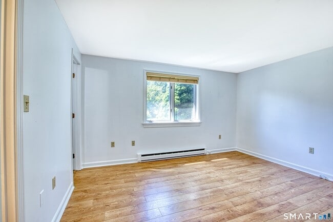 Building Photo - 25 Oakview Cir