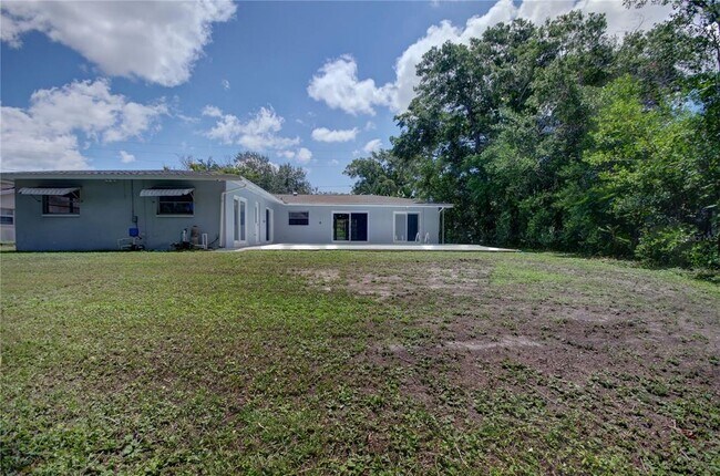 Building Photo - 904 Wellington Dr