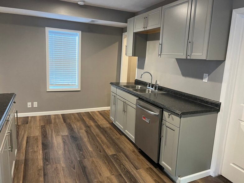 Kitchen - 1381 Randall St